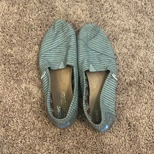 Tom’s gray and blue striped